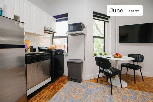 Photo - 715 E 5th St Apartment