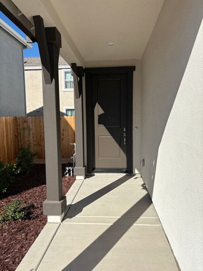 Foto del edificio - Beautiful New 3 Bedroom Home in the Heart ...