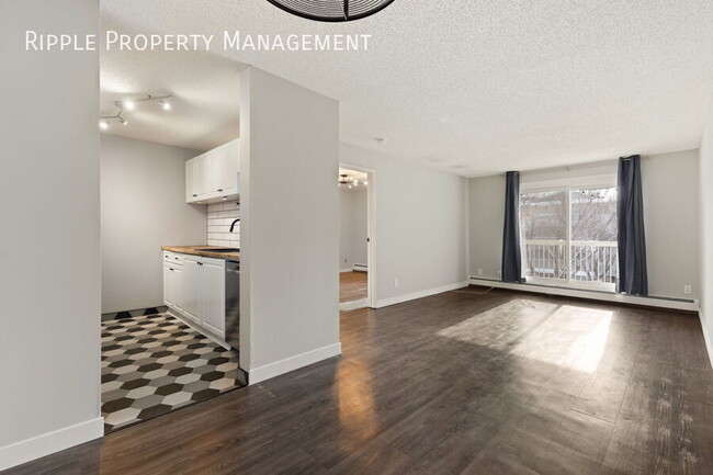 Photo du bâtiment - FANTASTIC 2 BEDS/ 2 BATHS CONDO