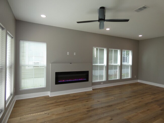 Building Photo - New Home near Downtown Pensacola 3/2