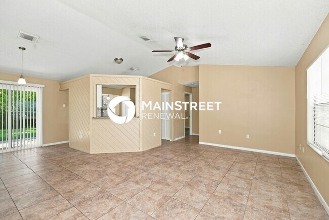 Foto del edificio - 3 Bedroom Pet-Friendly Home in Palm Bay, FL with Main Street Renewal