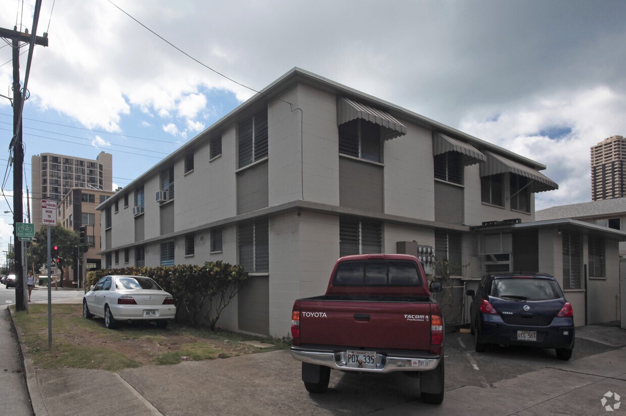 Building Photo - 746 McCully St