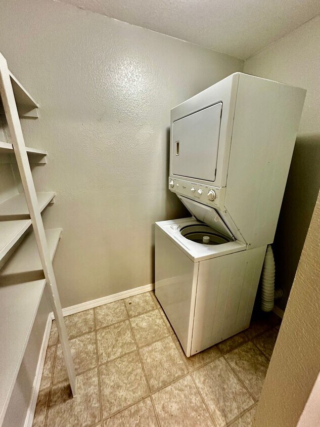 Primary Photo - 2 Bedroom Apartment on Patty Jewett Golf C...