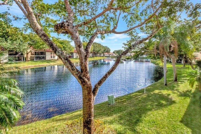 Building Photo - 10592 Tropic Palm Ave