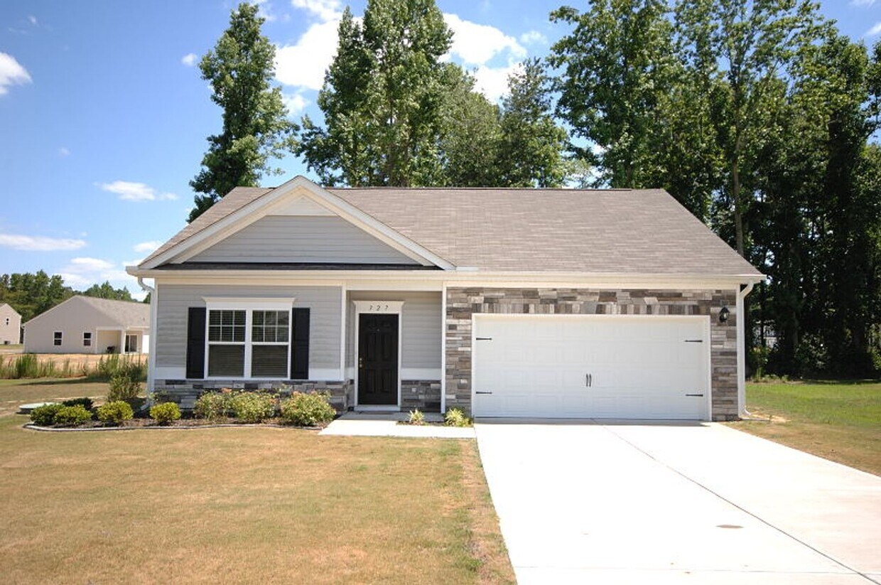 Primary Photo - 327 Settlers Pointe Dr