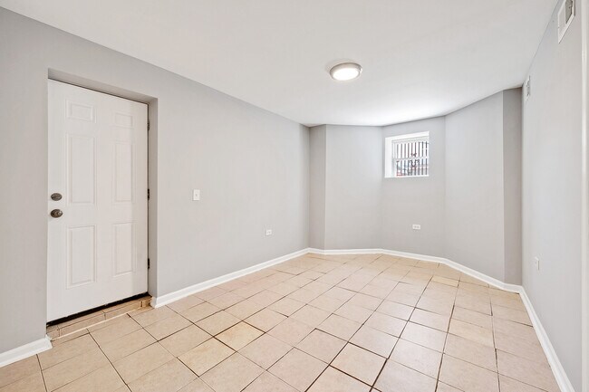 Building Photo - 3550 W 15th St