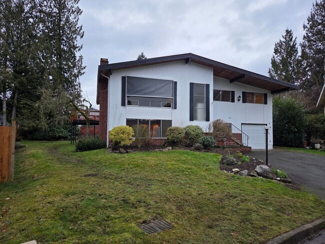 Building Photo - 2136 N 187th St