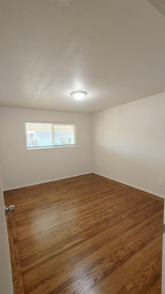 Building Photo - 3546 Figueroa Dr
