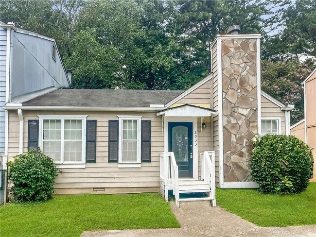 Building Photo - 2033 Charter Manor