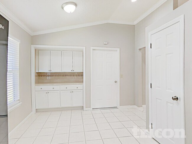 Building Photo - 7839 Spring Branch Dr S