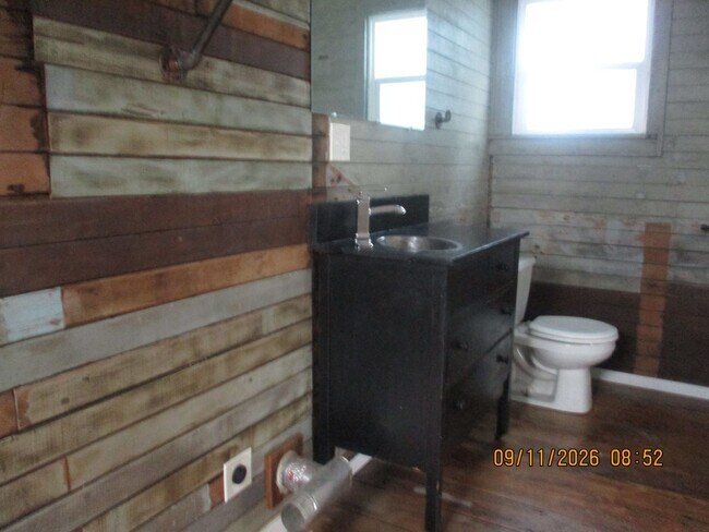 Foto del edificio - 814 W 1st St