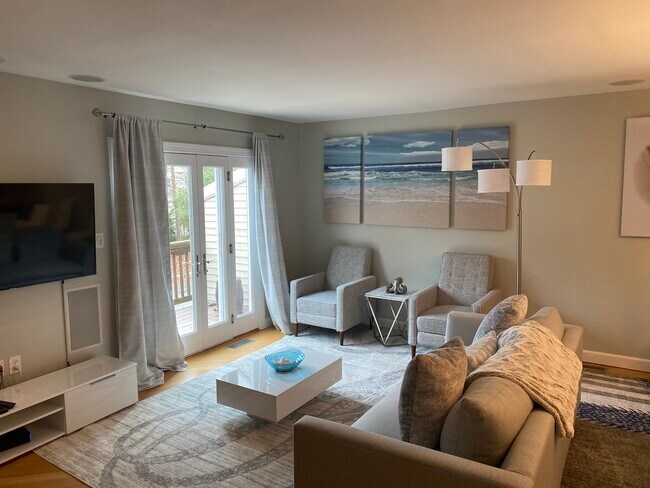 Building Photo - 31B 6th St