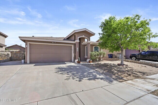 Foto del edificio - 14438 Miguel Terrazas Dr