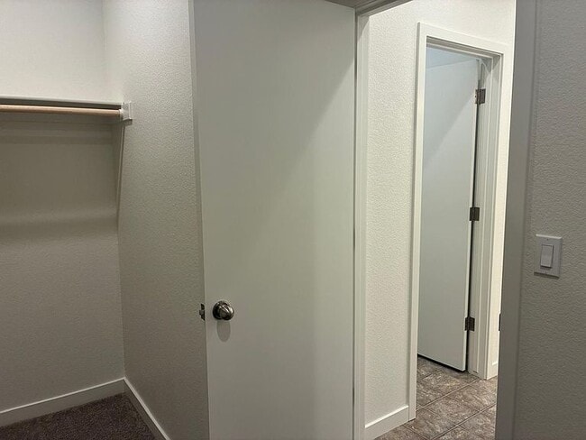 Building Photo - 806 Jovan Ct
