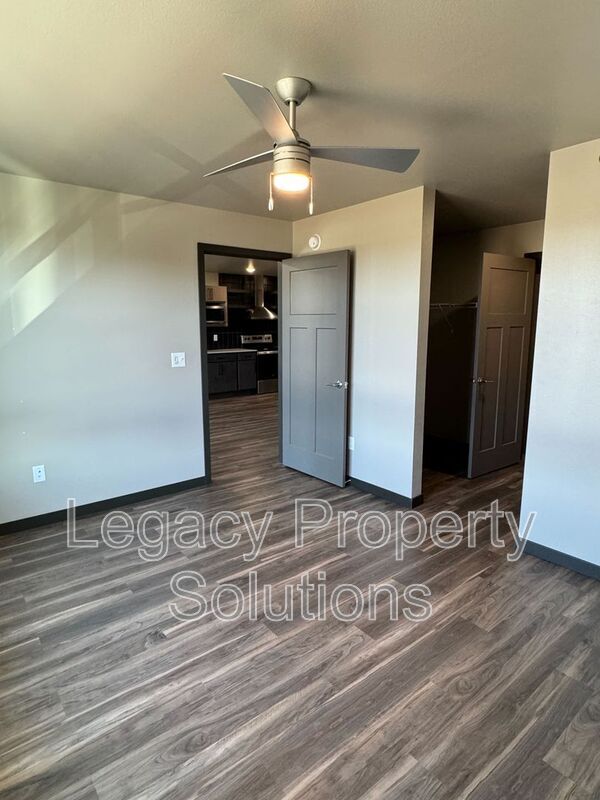 Foto del edificio - 220 E Greenfield Ln