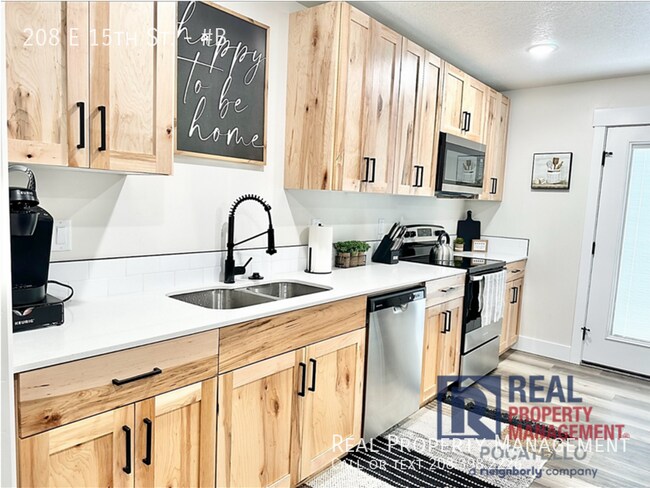 Building Photo - Brand New 3 Bedroom 2 Bath Duplex