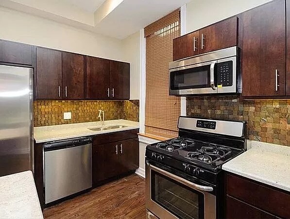 Foto del edificio - 2155 W Potomac Ave