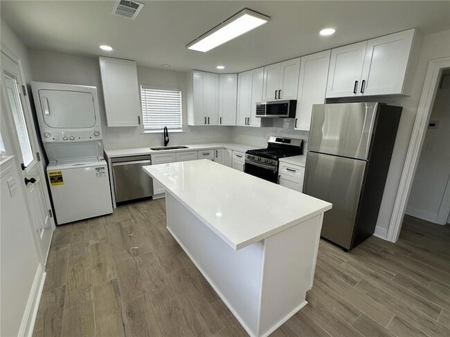 Building Photo - 2512 Chalona Dr