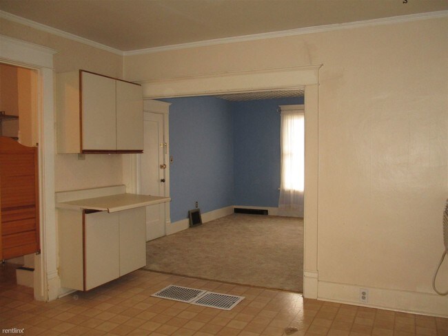 Building Photo - 2205 Summitview Ave