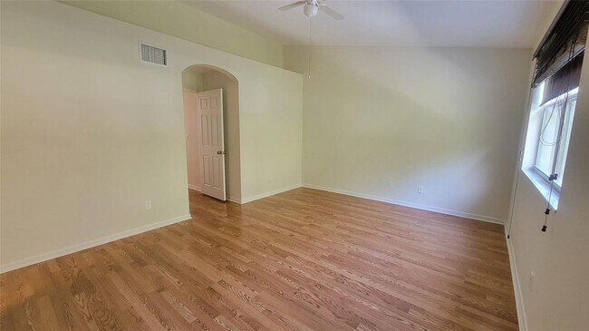 Building Photo - 4810 Grapevine Way