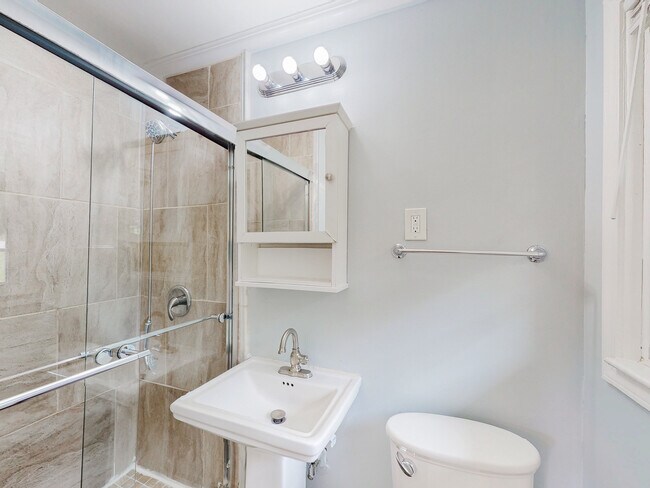 Foto del edificio - 1701 Atherton Cir