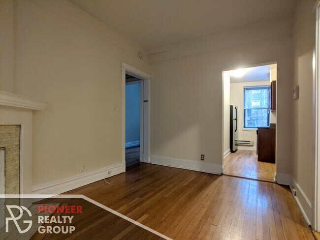 Building Photo - 428 W Belden Ave