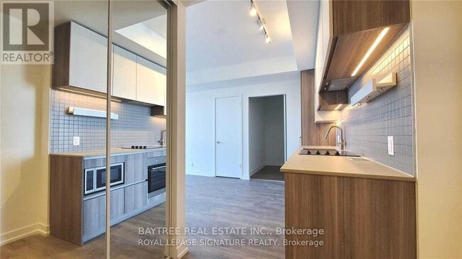 Building Photo - 898 Portage Pkwy