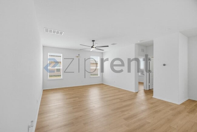Building Photo - Unit