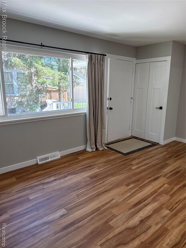 Foto del edificio - 252 N Harvey St
