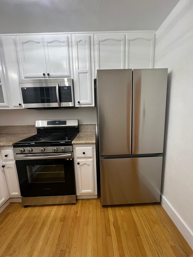 Building Photo - 3106 Broadway