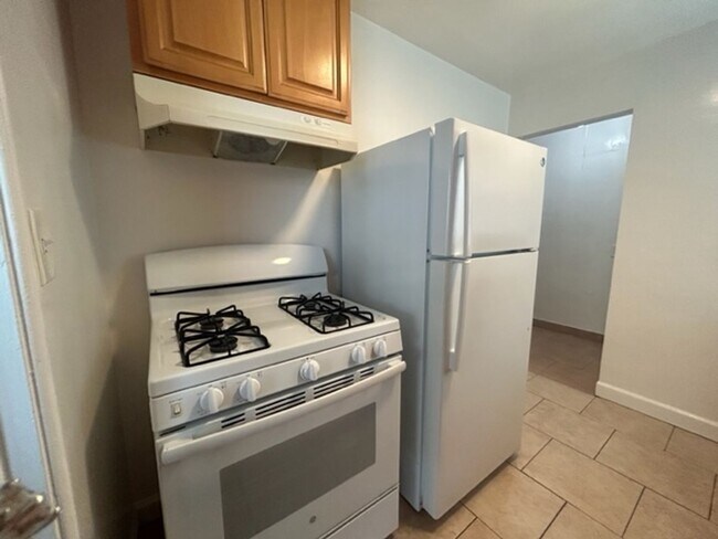 Foto del edificio - Cute & Cozy 1 Bd/1Ba. Duplex in Hayward! $...