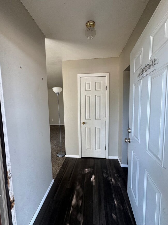 Building Photo - Move in ready!