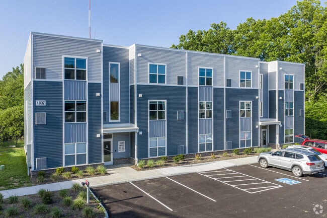 Building Photo - Wintergreen Ledges