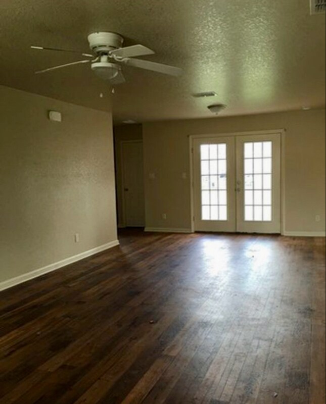 Foto del edificio - 4619 Hollyspring Dr