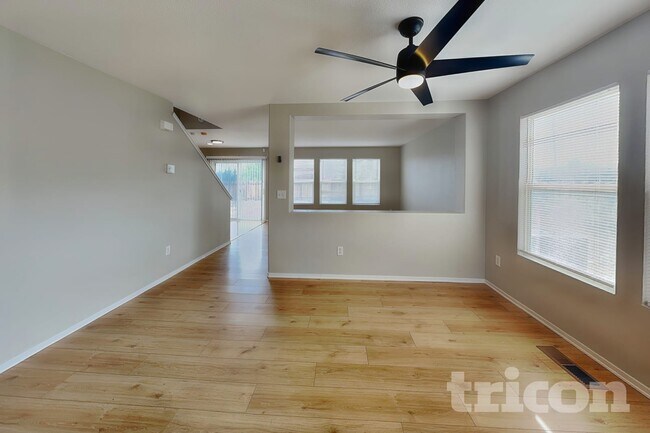Foto del edificio - 9696 Canyon Meadows Dr