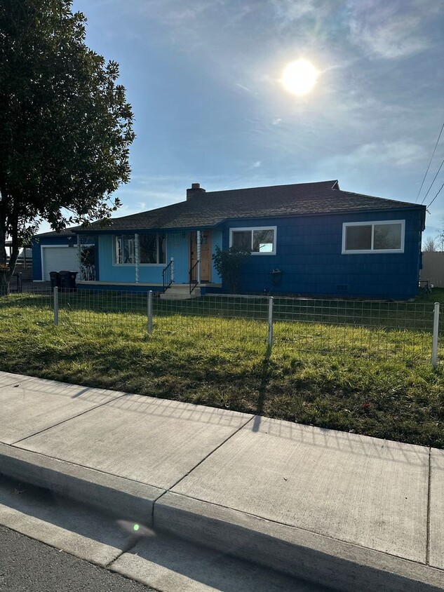 Primary Photo - Beautifully Redone 3 Bedroom 2 Bath Home C...