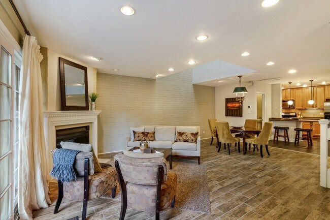 Foto del edificio - 1158 W Dickens Ave