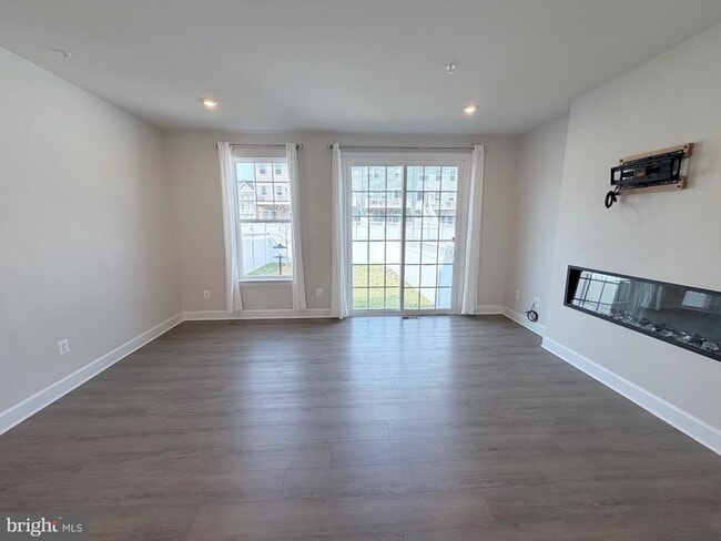 Building Photo - 10825 Foxtrot Cir