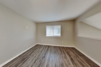 Building Photo - 22723 W Waterlake