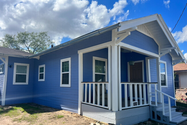 Building Photo - 3830 Bay St
