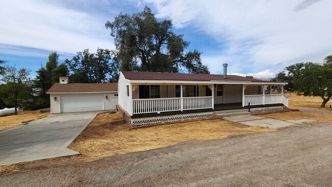 Building Photo - 18400 Pellisier Rd
