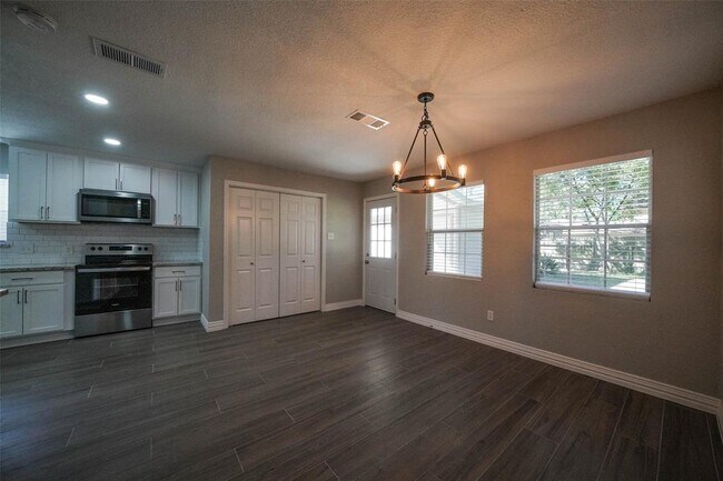 Building Photo - 7818 Beaufort Dr