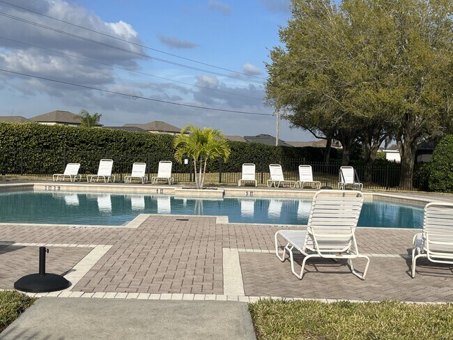 Foto del edificio - 3822 Milflores Dr