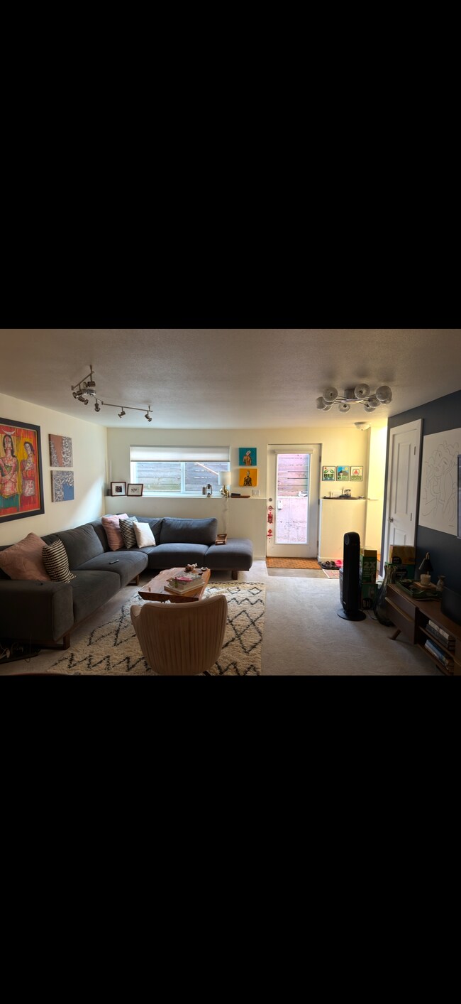 Building Photo - 3839 Letitia Ave S