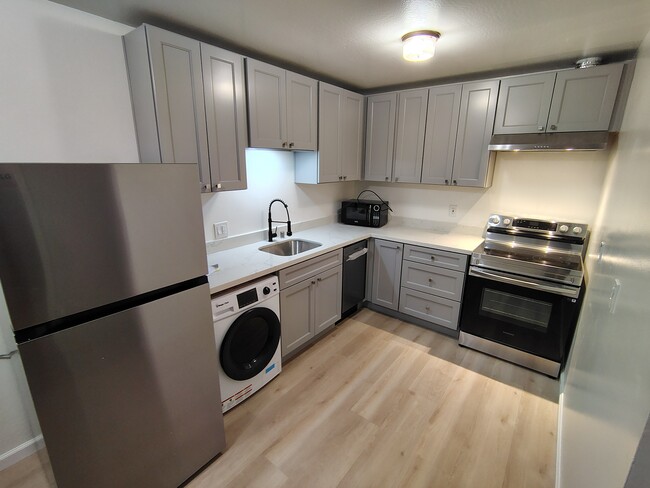 Freshly remodeled kitchen - 2232 Channing Way