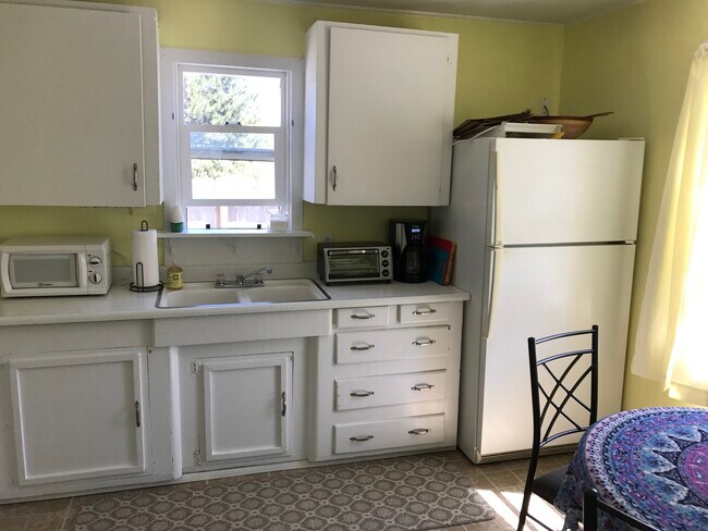 kitchen - 2049 Sutter Rd