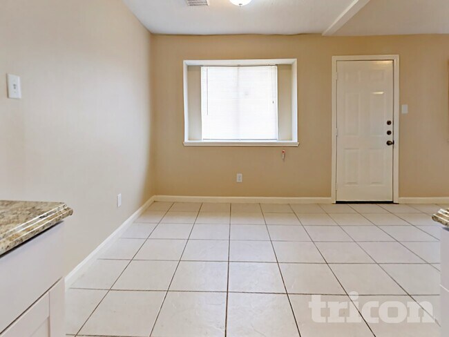 Foto del edificio - 3446 Edgecreek Dr