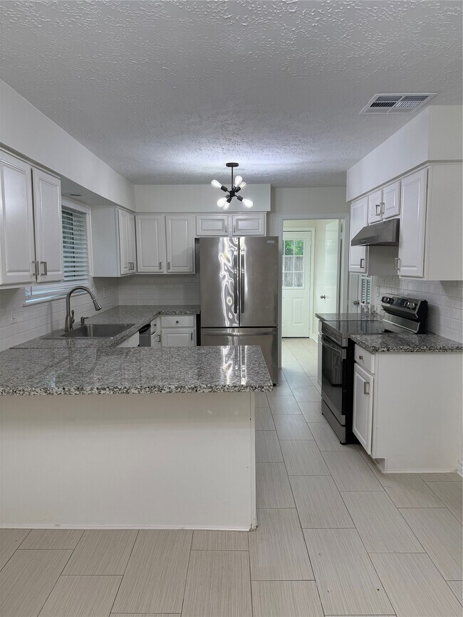 Foto del edificio - 2318 Aprilmont Dr