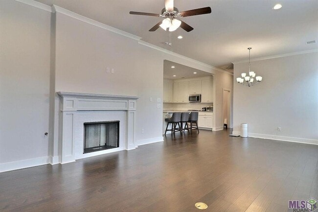 Building Photo - 14117 Vlg Sq Ave
