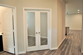 Building Photo - 14131 Lake Lodge Dr